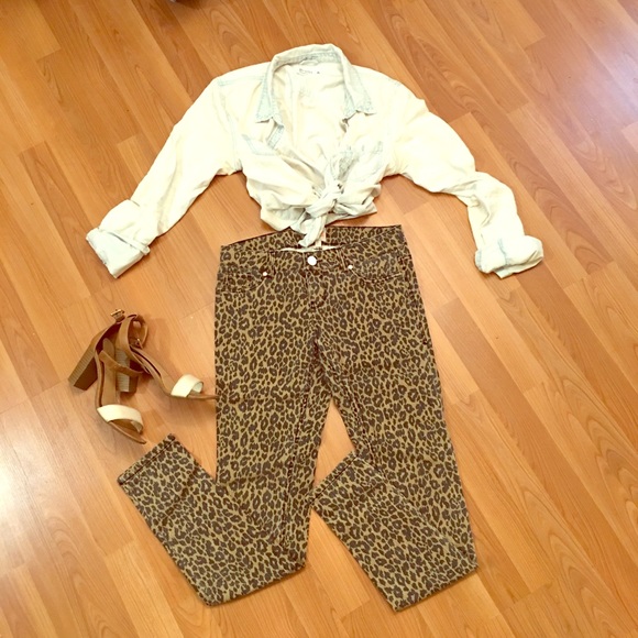 ✨Gianni Bini leopard print jeans size 3! - Picture 3 of 5